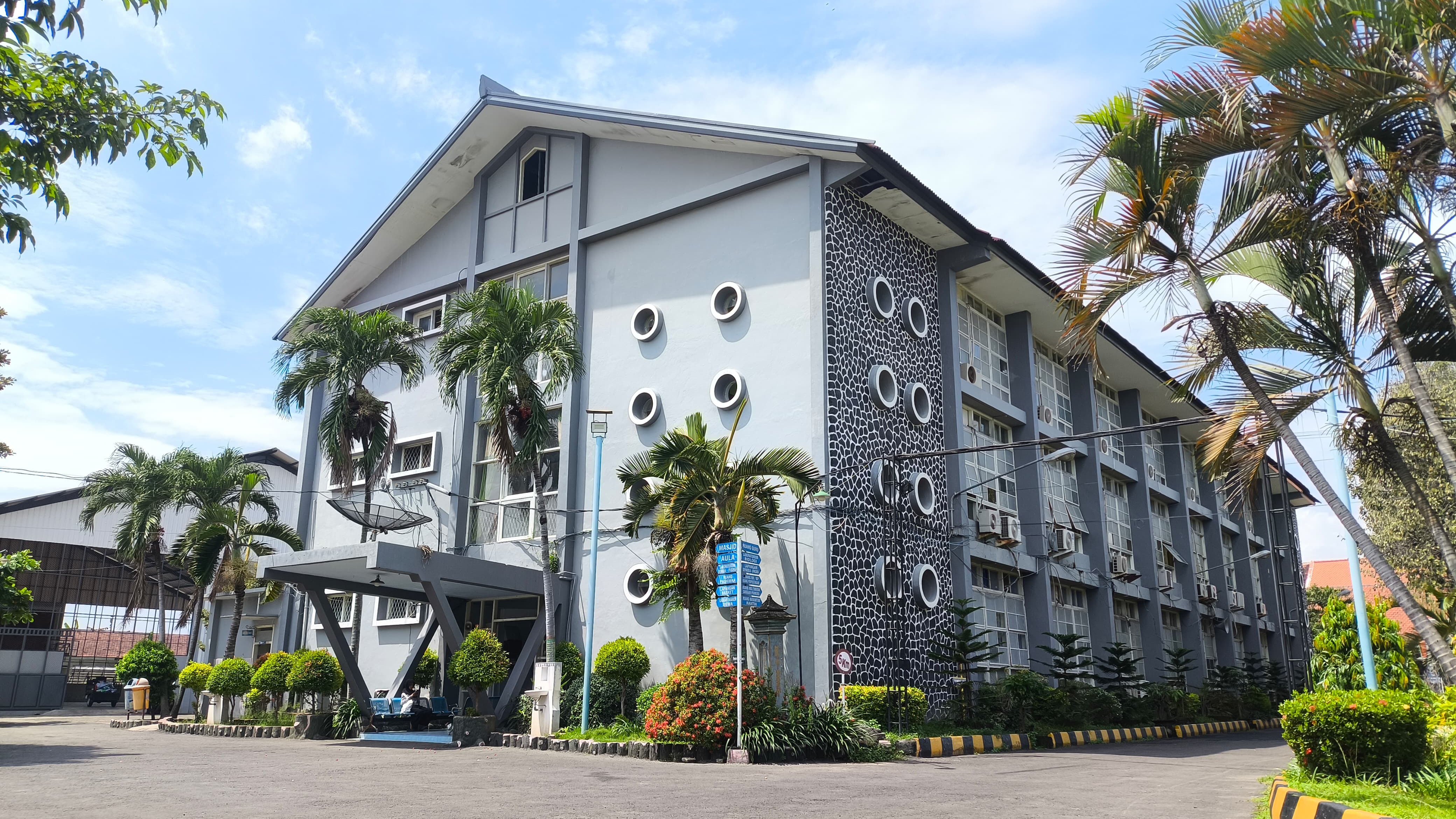 Gedung SMAN 2 Kota Kediri